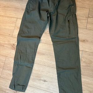 Vuori Woman’s Dark Green Cargo Pants